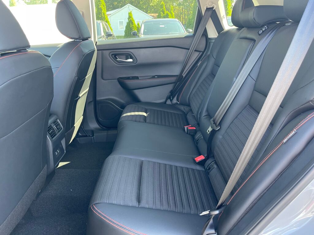 2026 Nissan Rogue SV photo 11