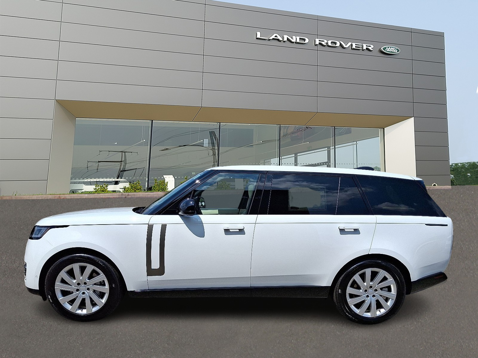 2025 Land Rover Range Rover SE photo 2
