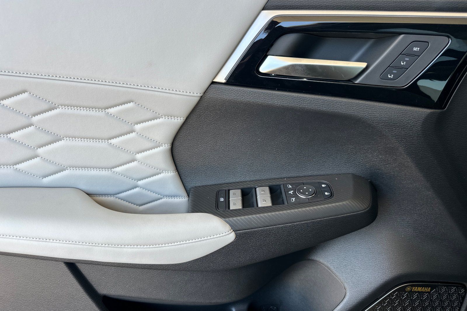 2025 Mitsubishi Outlander SEL photo 10