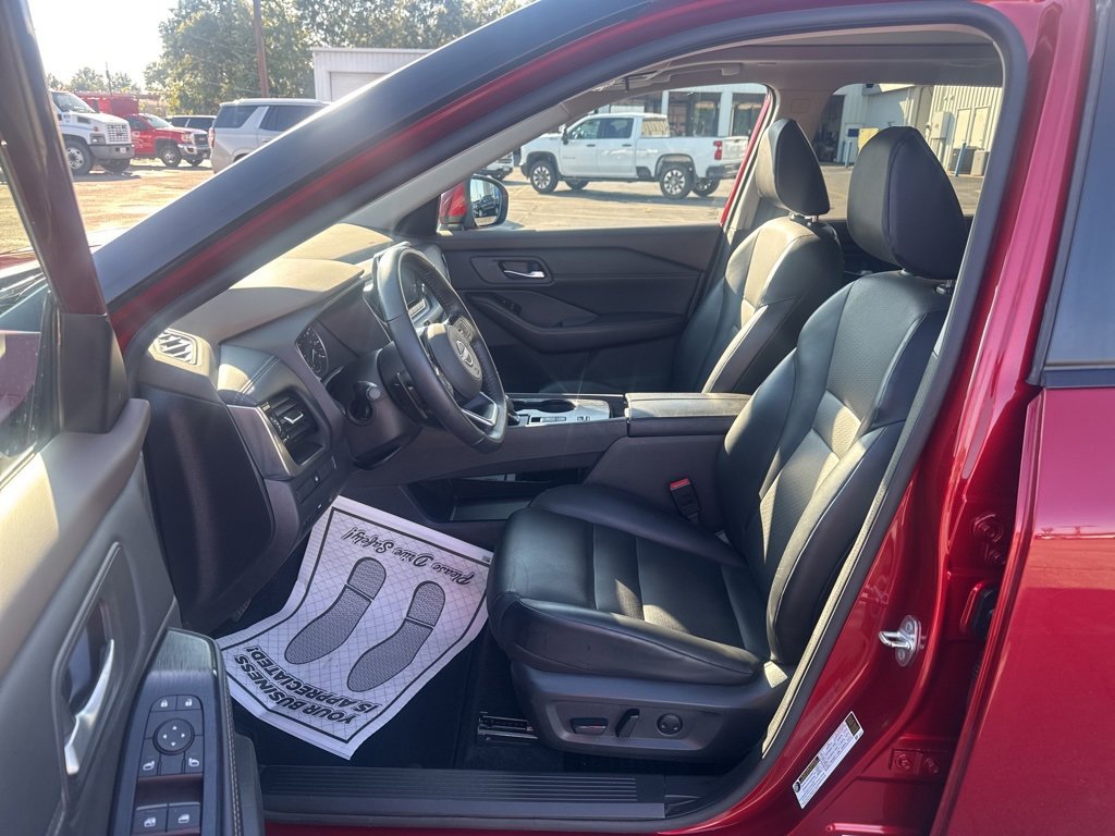 2022 Nissan Rogue SV photo 18