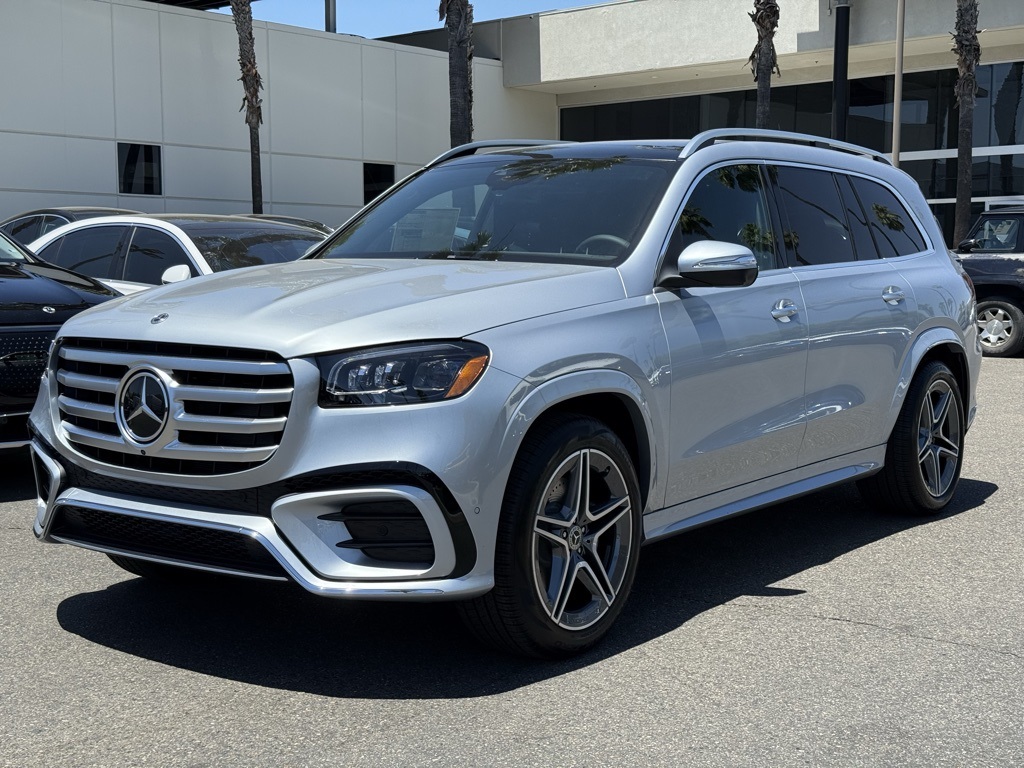 2025 Mercedes Benz GLS 450 4MATIC photo 3