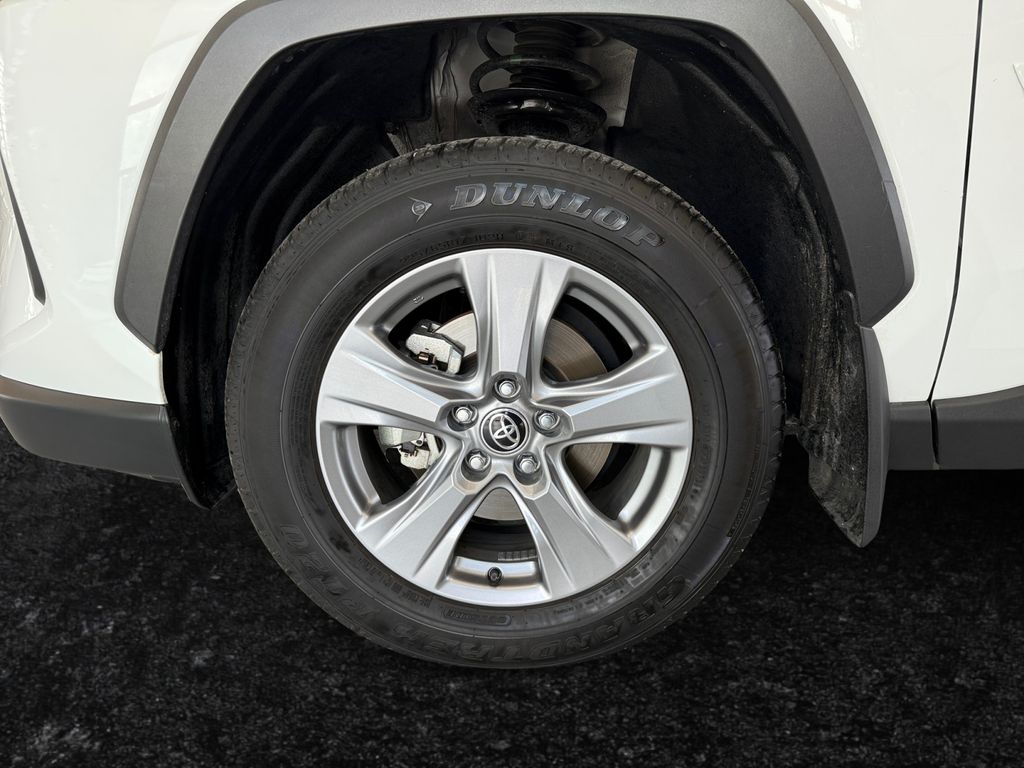 2024 Toyota RAV4 Hybrid XLE photo 23