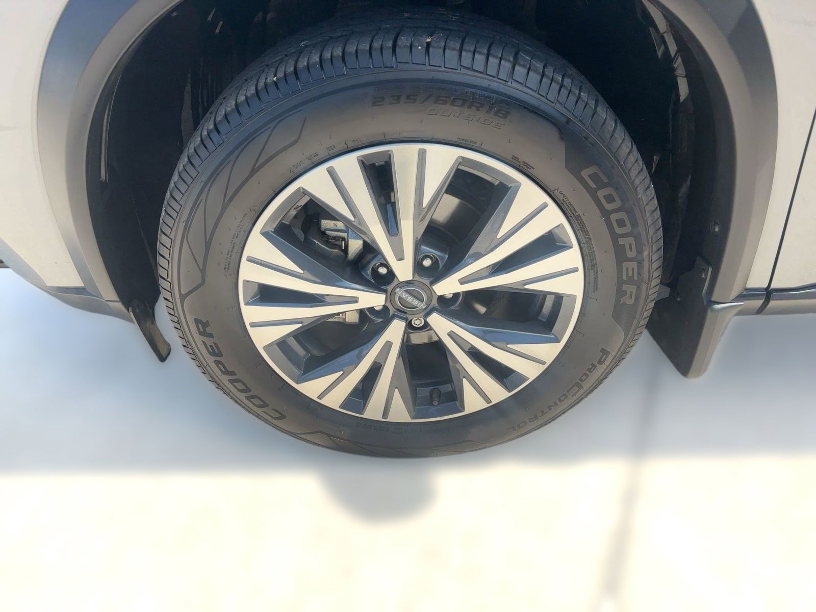 2023 Nissan Rogue SV photo 11