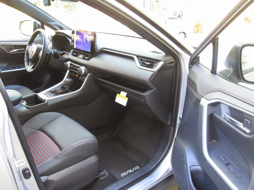 2025 Toyota RAV4 Hybrid XSE photo 17