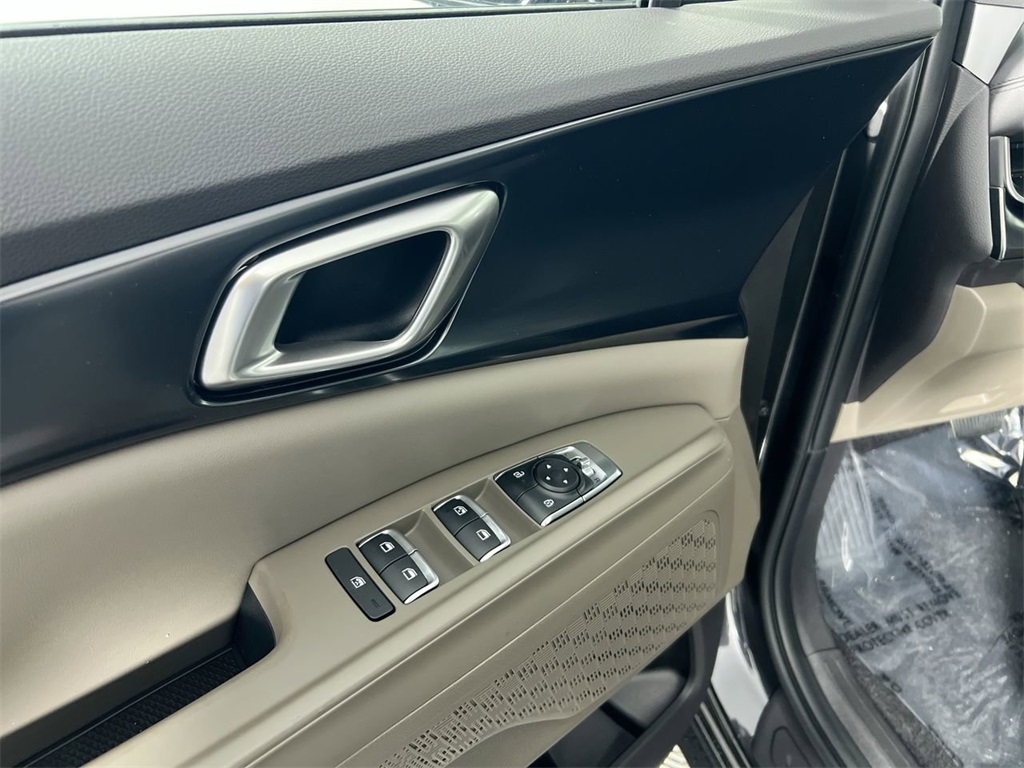 2026 Kia Carnival LX photo 15
