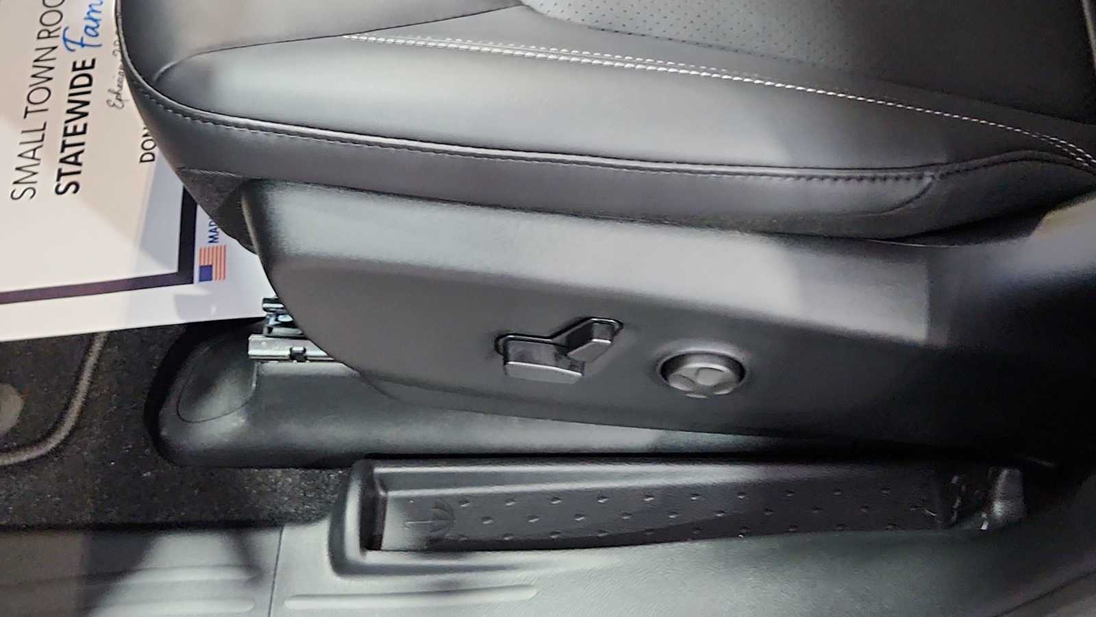 2026 Chrysler Pacifica photo 16
