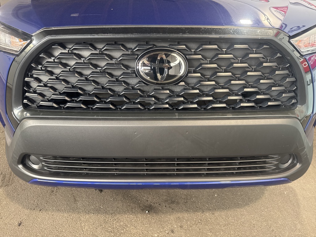 2023 Toyota Corolla Cross LE photo 11