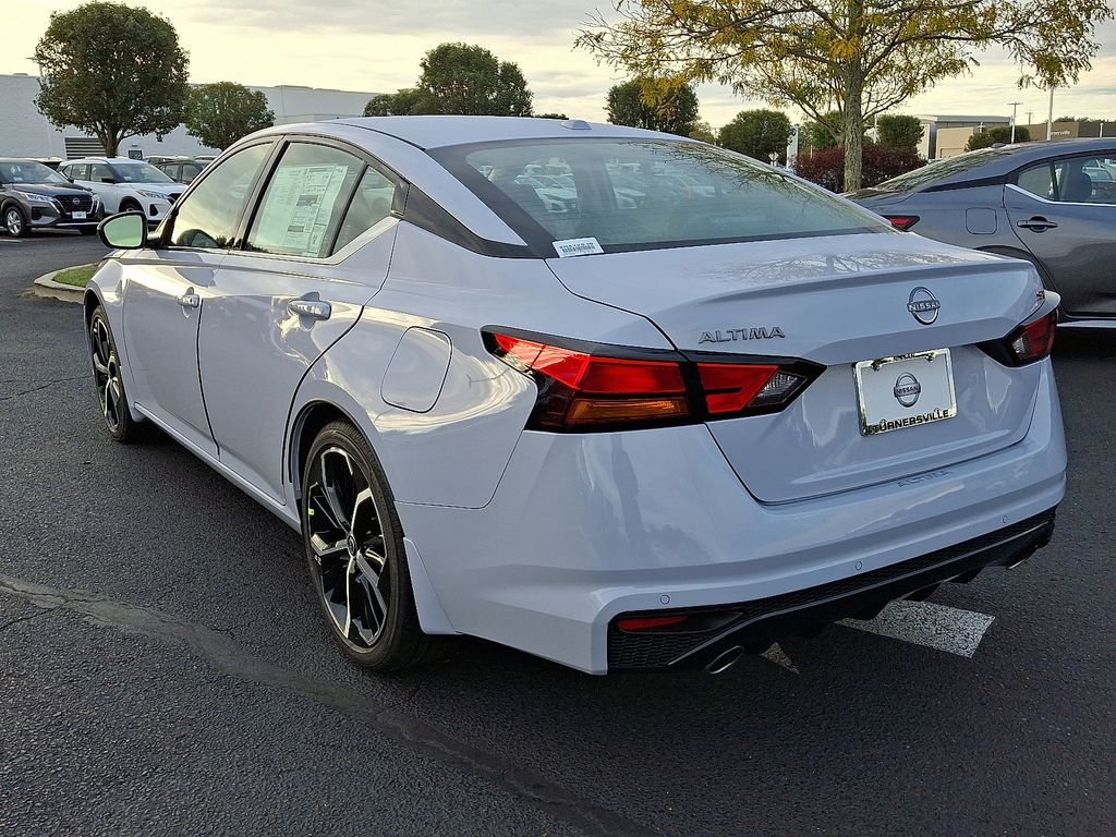 2025 Nissan Altima 2.5 SR photo 2
