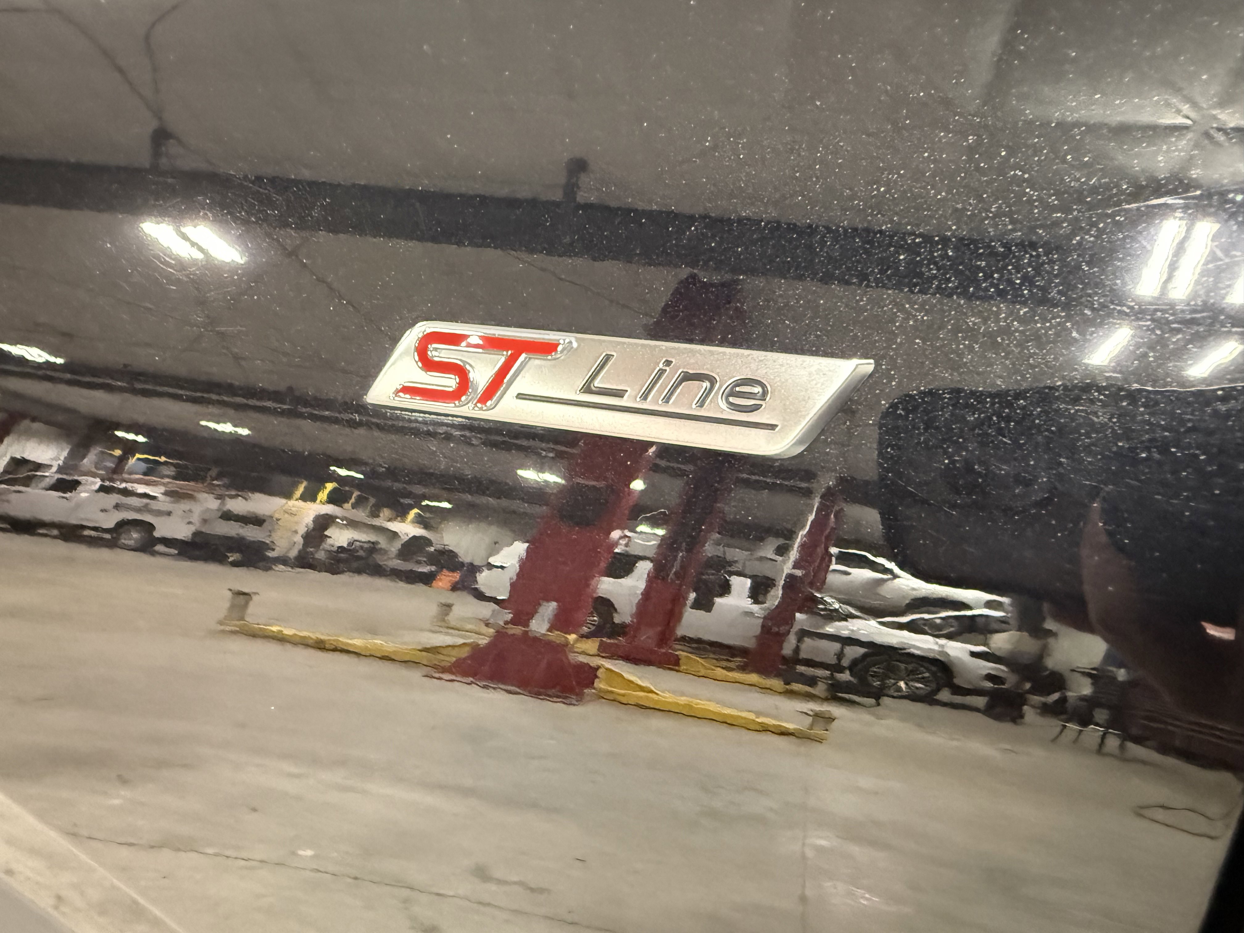 2025 Ford Escape ST-Line photo 3