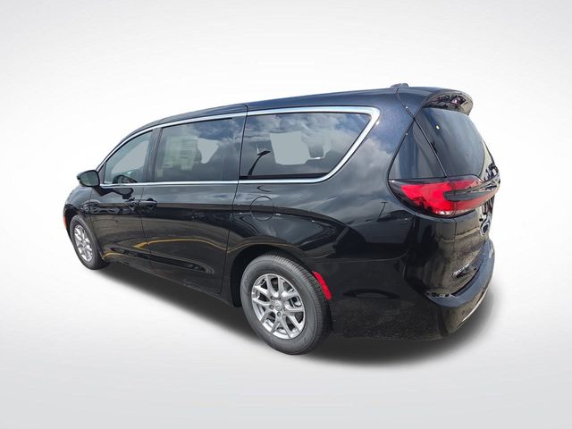 2026 Chrysler Pacifica photo 3