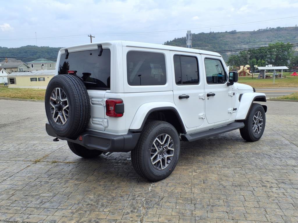 2025 Jeep Wrangler Sahara photo 3