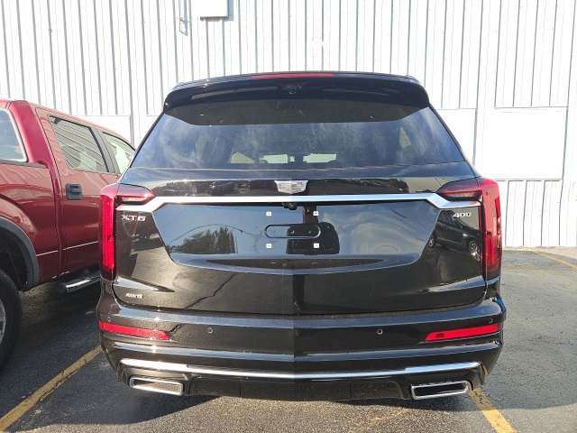 2025 Cadillac XT6 Premium Luxury photo 2