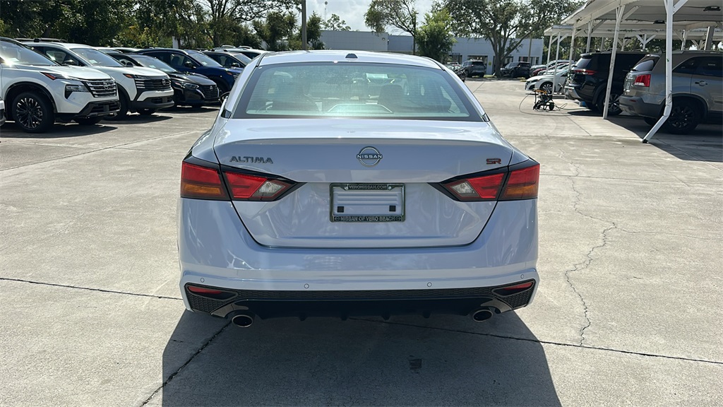 2024 Nissan Altima 2.5 SR photo 6