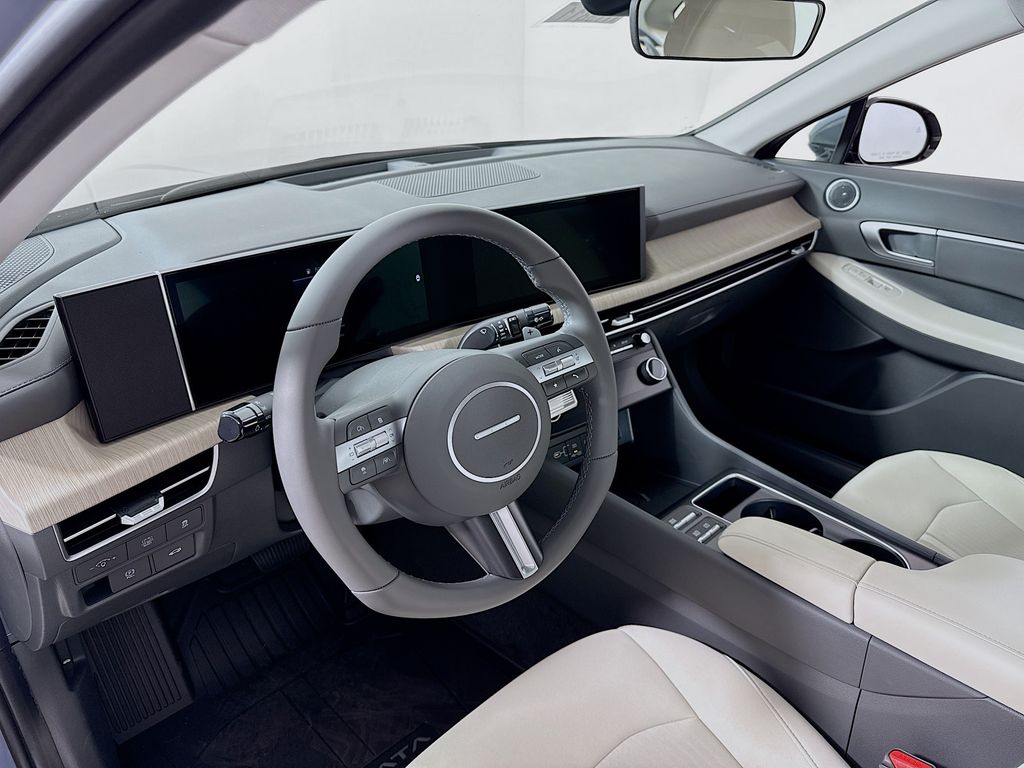 2025 Hyundai Sonata Hybrid SEL photo 9