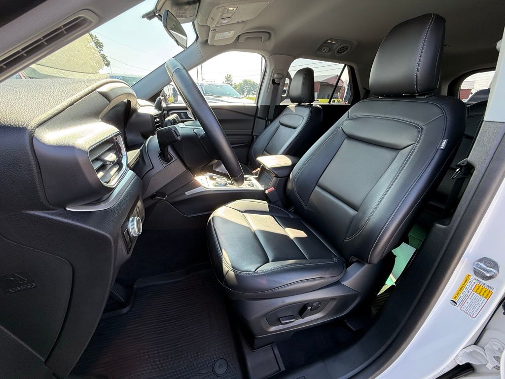 2023 Ford Explorer XLT photo 12