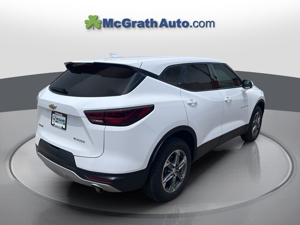 2023 Chevrolet Blazer 2LT photo 3