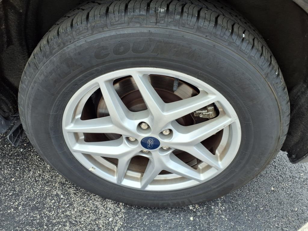 2022 Ford Edge SEL photo 5