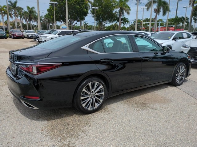2019 Lexus ES 350 photo 4