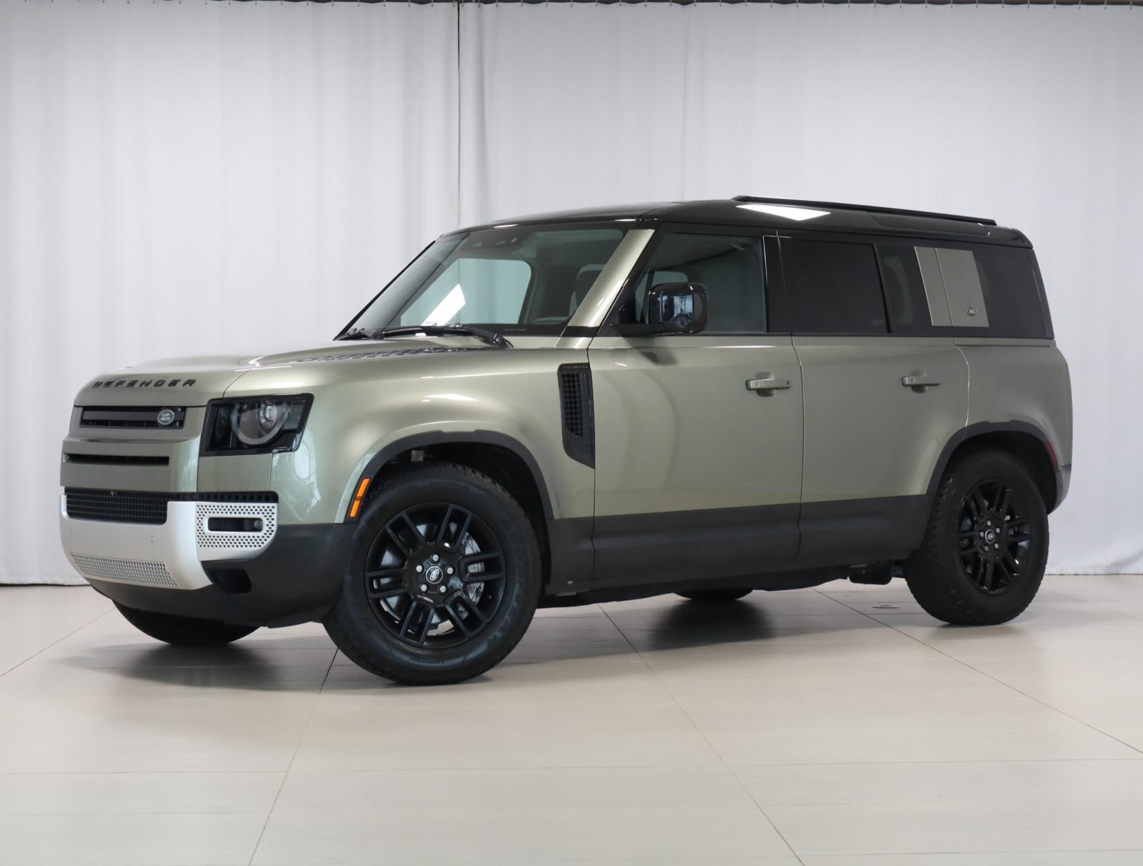 2023 Land Rover Defender SE