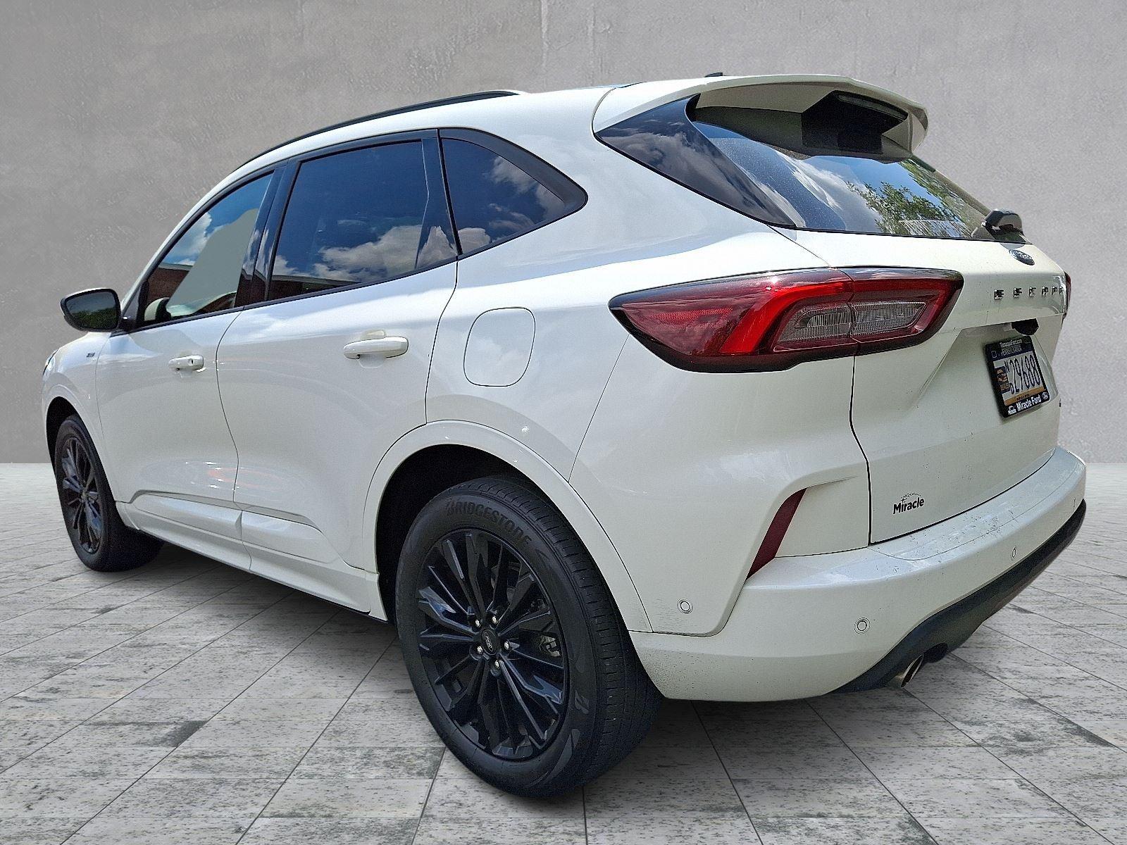 2023 Ford Escape ST-Line Elite photo 4