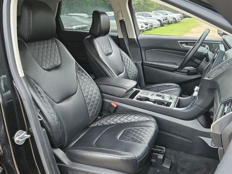 2023 Ford Edge Titanium photo 17