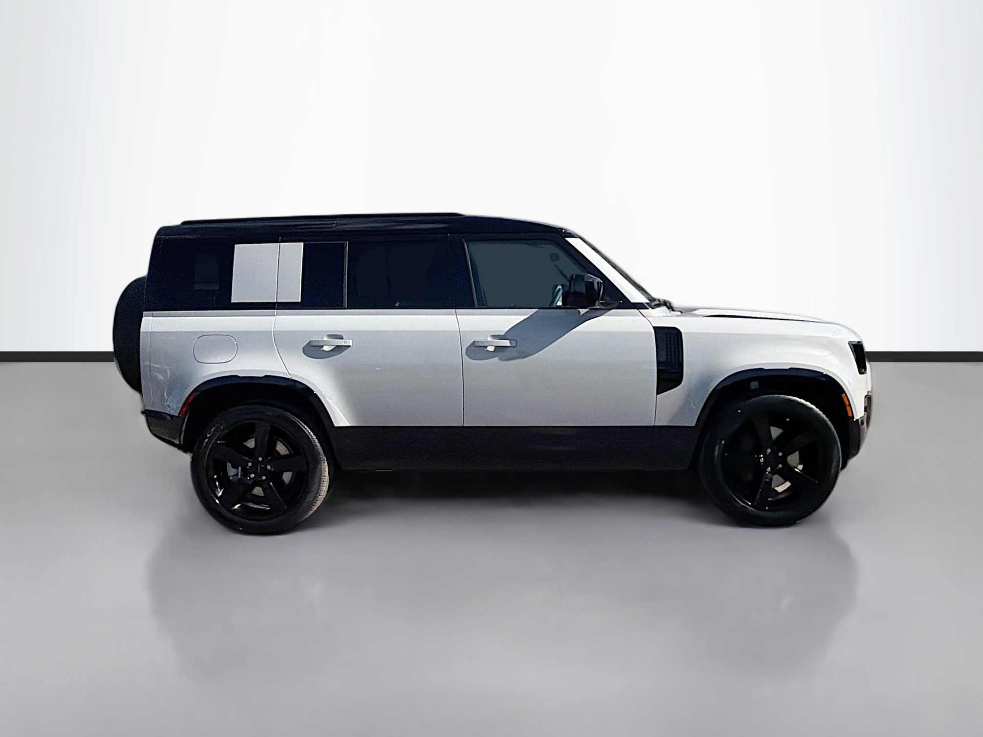 2026 Land Rover Defender 110 X-Dynamic SE photo 2