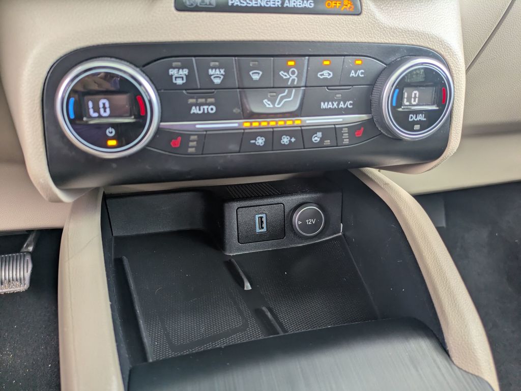 2020 Ford Escape Titanium Hybrid photo 17