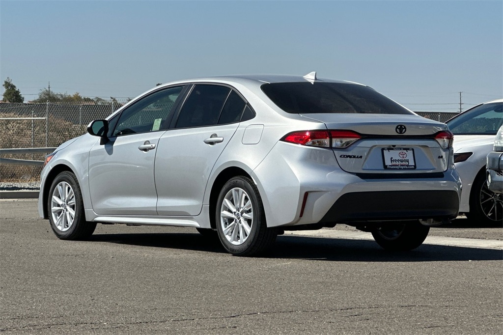 2025 Toyota Corolla LE photo 6