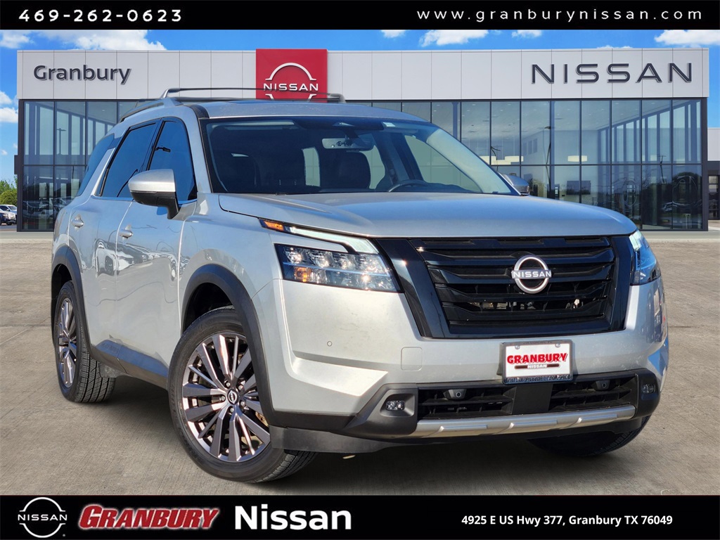 2023 Nissan Pathfinder SL's photo