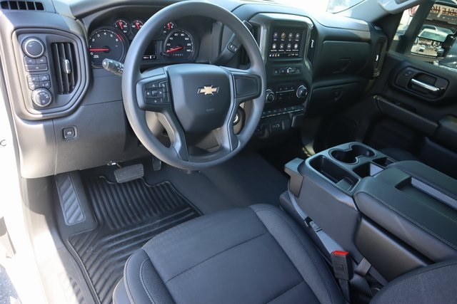 2025 Chevrolet Silverado 2500HD Custom photo 10