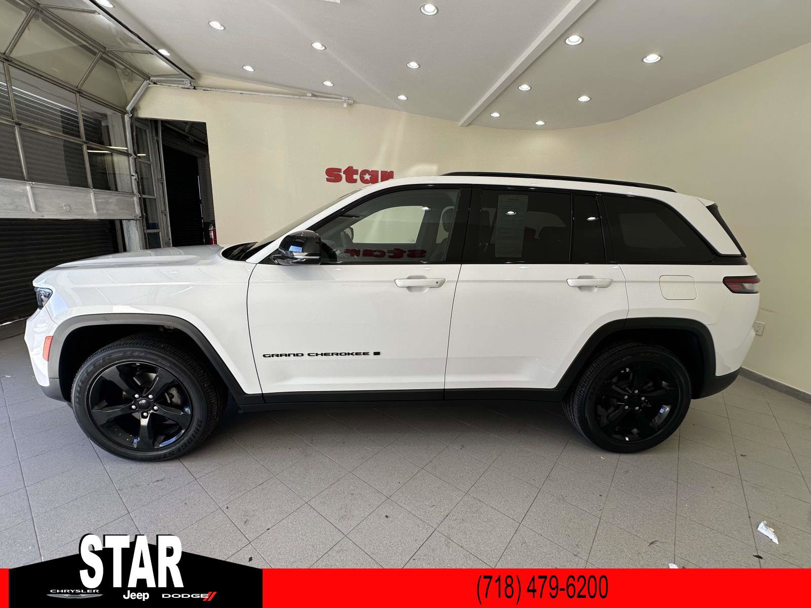 2022 Jeep Grand Cherokee Altitude photo 4