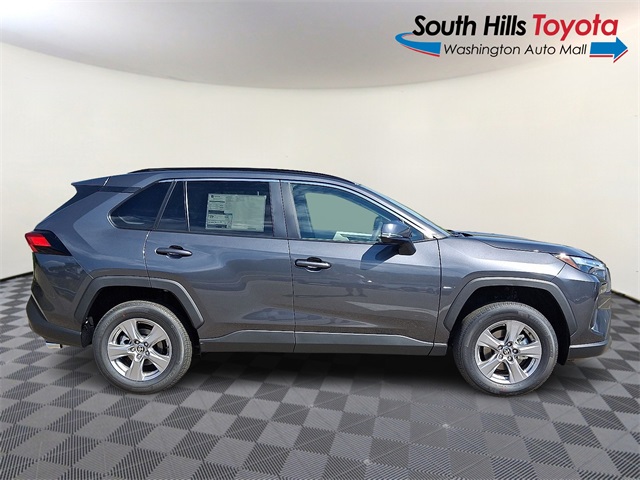 2025 Toyota RAV4 XLE photo 5