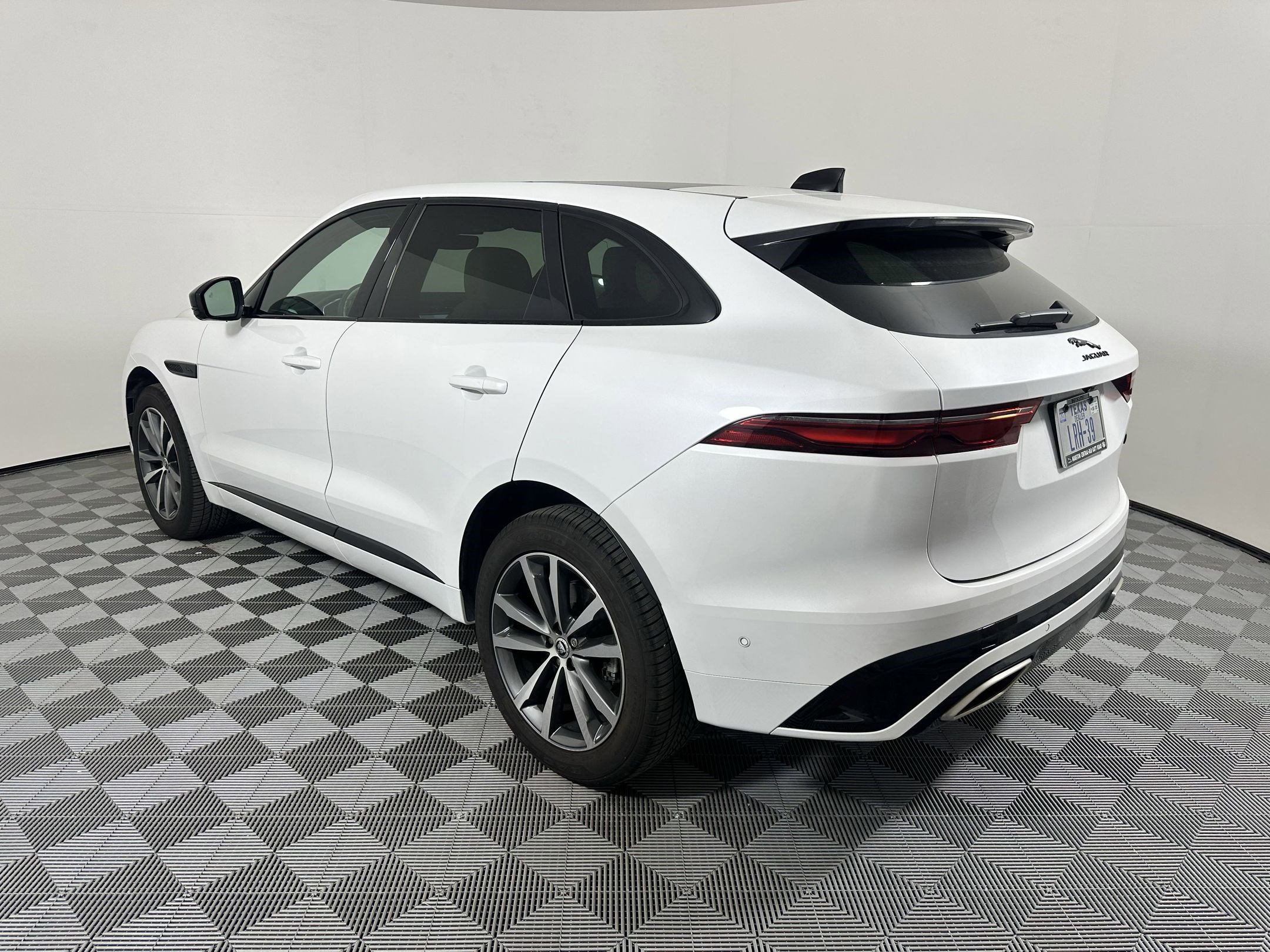 2026 Jaguar F-PACE P400 R-Dynamic S photo 3