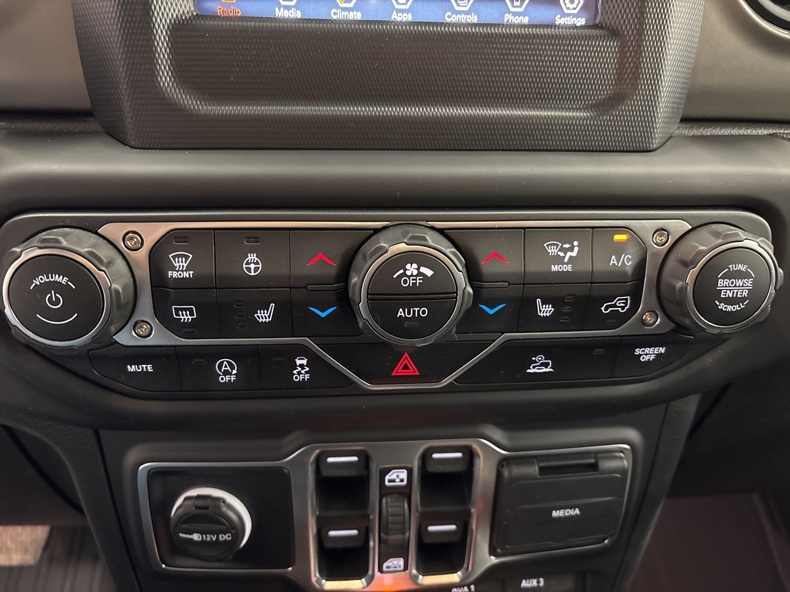 2020 Jeep Gladiator Sport photo 14
