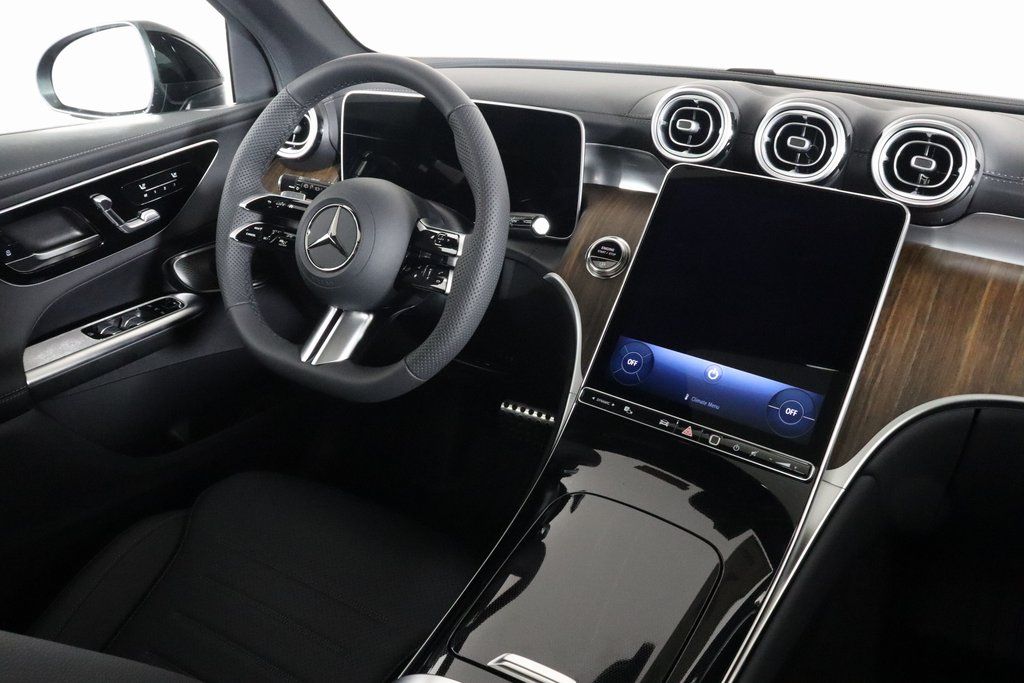 2026 Mercedes Benz GLC 300 4MATIC photo 3