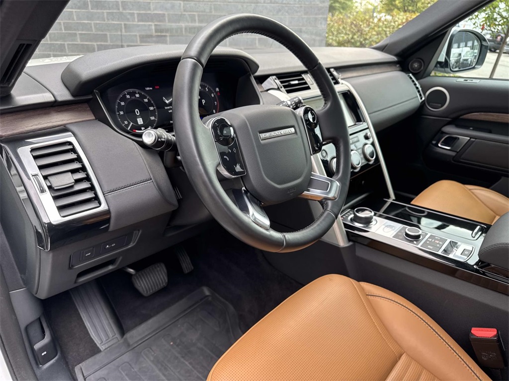 2020 Land Rover Discovery HSE photo 19