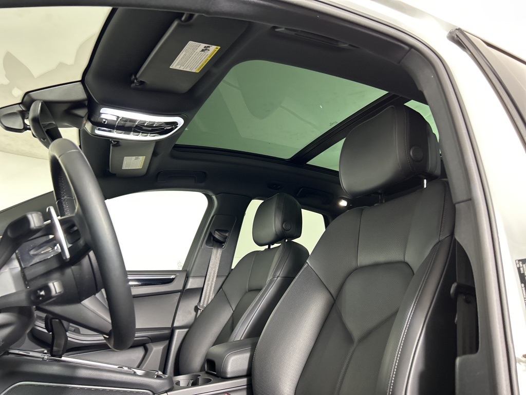 2025 Porsche Macan Base photo 29