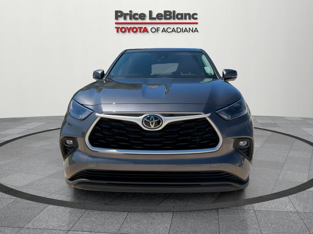 2024 Toyota Highlander LE photo 2
