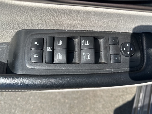 2022 Chrysler Voyager LX photo 10