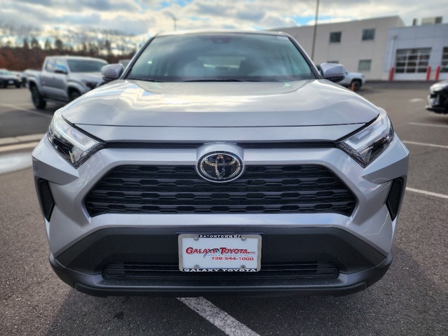 2025 Toyota RAV4 LE's photo