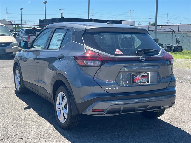 2025 Nissan Kicks Play S photo 3