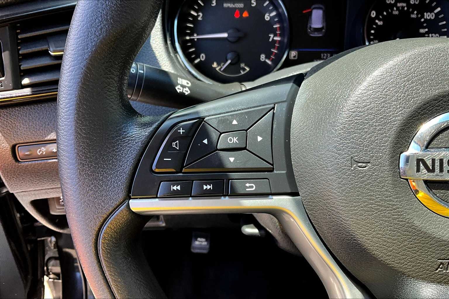 2020 Nissan Rogue S photo 20