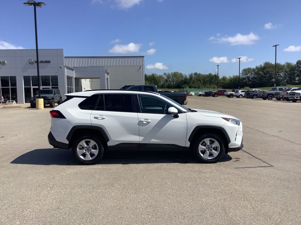 2020 Toyota RAV4 XLE photo 9