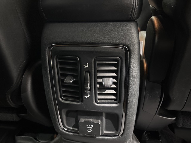 2018 Jeep Grand Cherokee Altitude photo 13