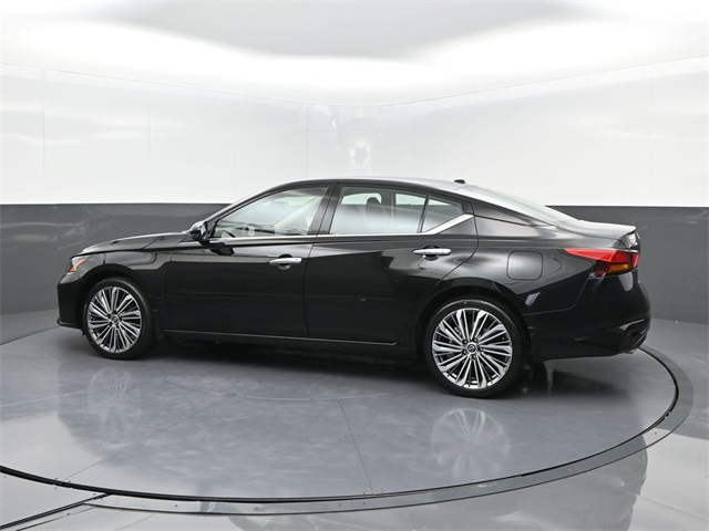 2025 Nissan Altima SL photo 4