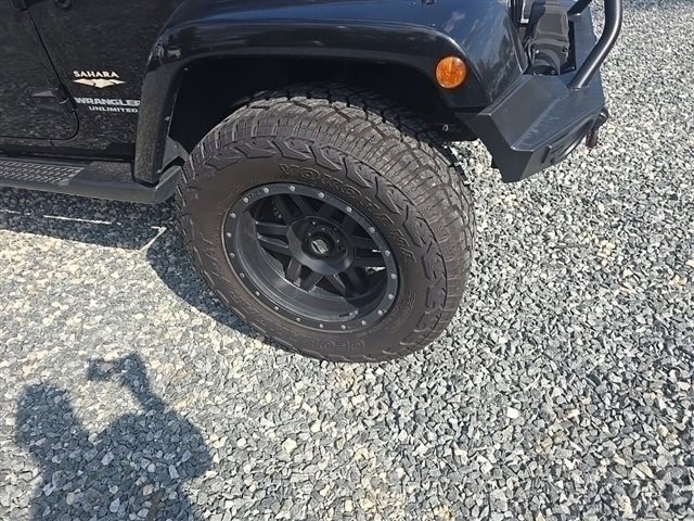 2015 Jeep Wrangler Unlimited Sahara photo 13