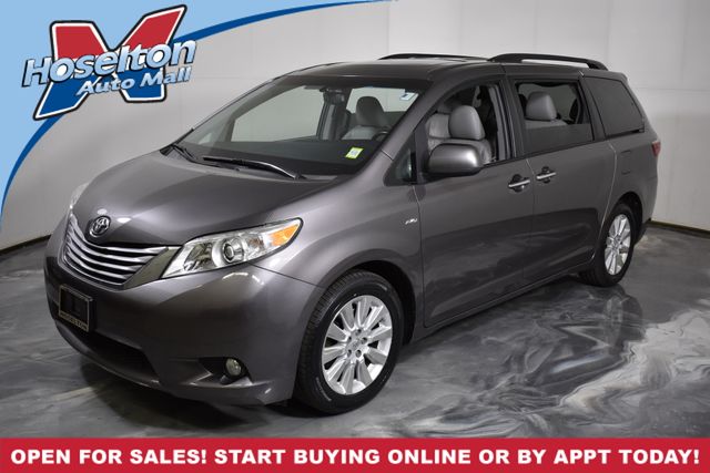 2016 Toyota Sienna XLE Premium's photo