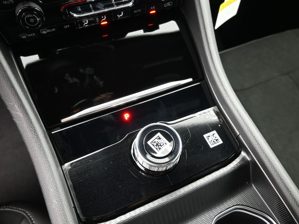 2025 Jeep Grand Cherokee Laredo Altitude photo 2