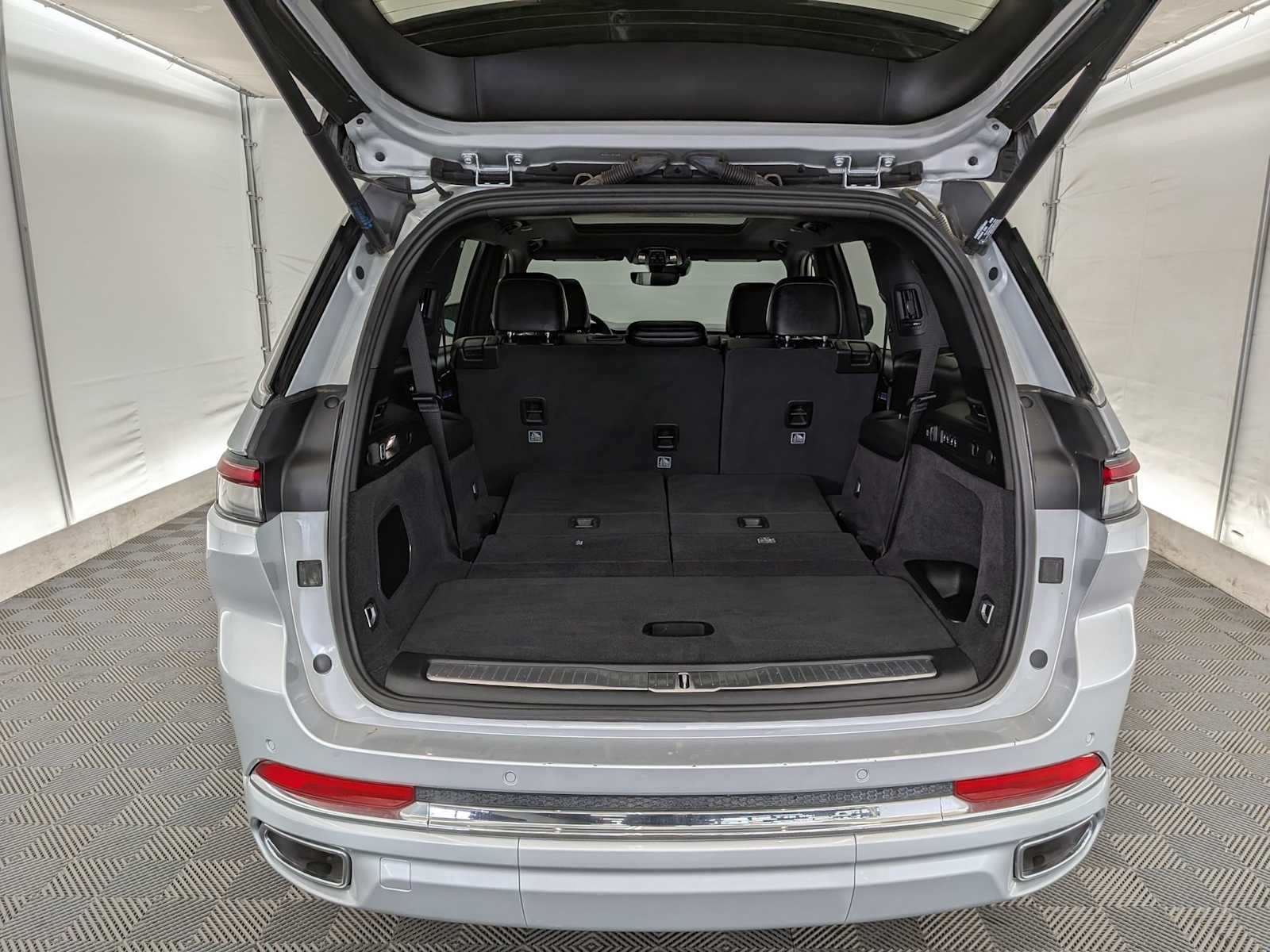 2024 Jeep Grand Cherokee Overland photo 33