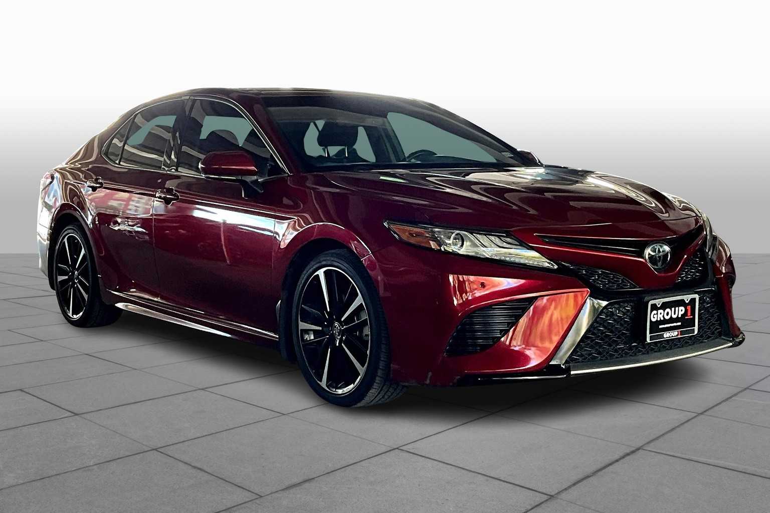 2018 Toyota Camry XSE photo 2